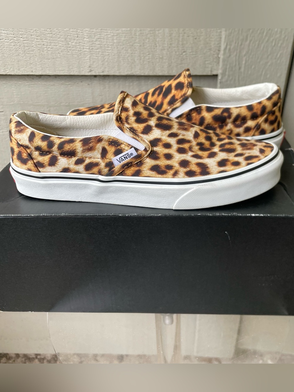 Women’s Vans Cheetah Print Slip On Sneakers Size 7.5W